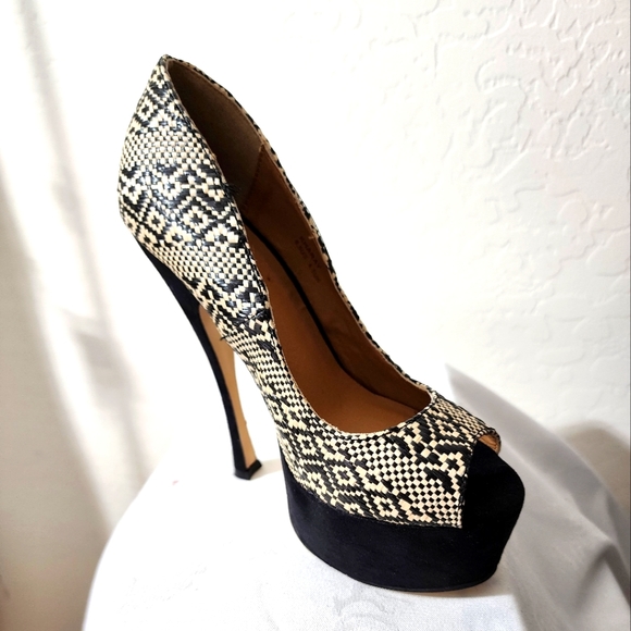 shoedazzle platform heels